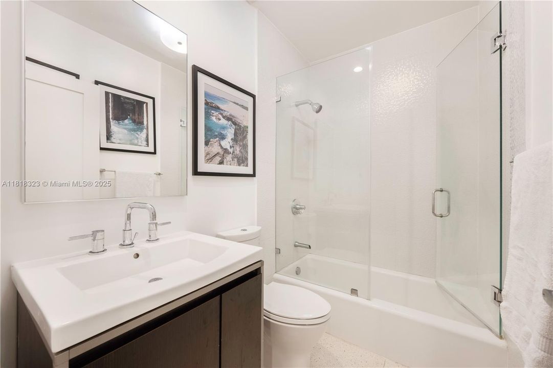 Недавно продано: $1,849,000 (4 спален, 3 ванн, 2614 Квадратных фут)