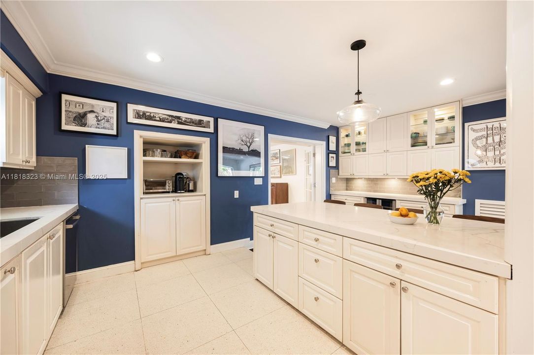 Недавно продано: $1,849,000 (4 спален, 3 ванн, 2614 Квадратных фут)