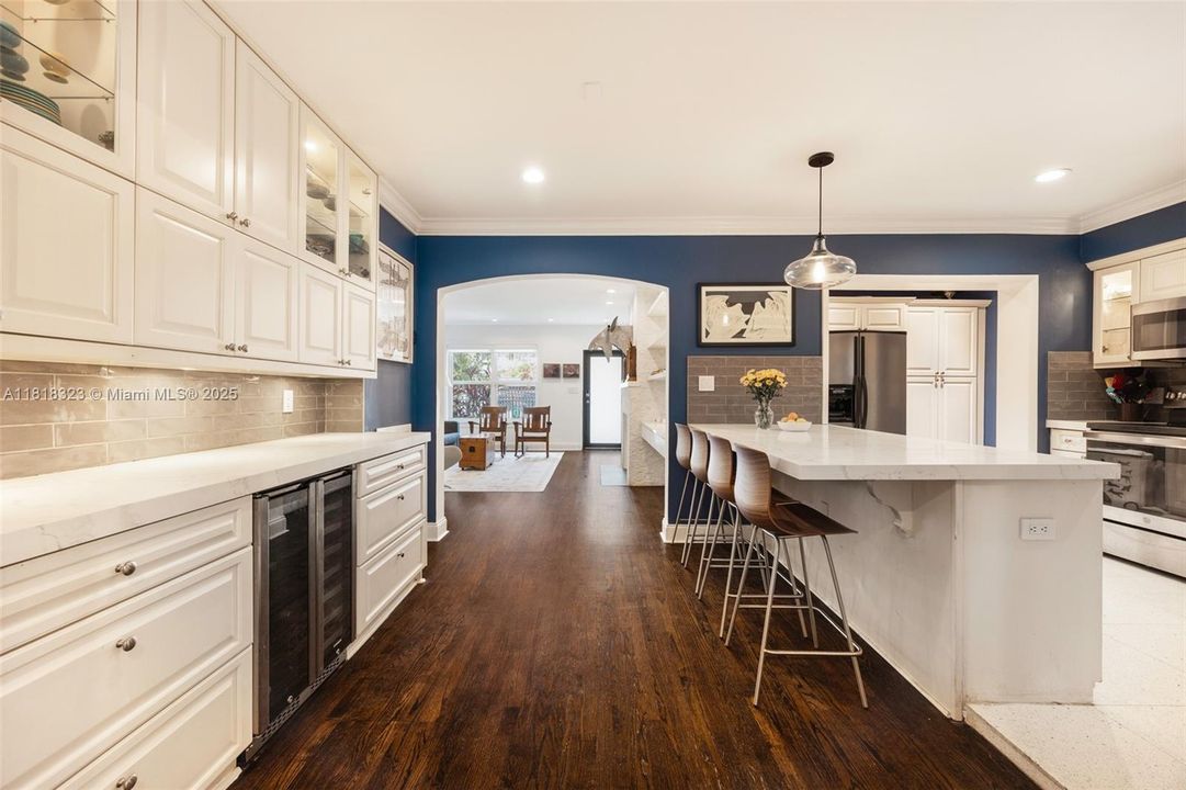 Недавно продано: $1,849,000 (4 спален, 3 ванн, 2614 Квадратных фут)