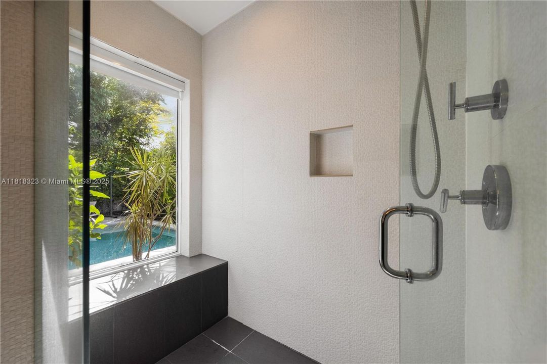 Недавно продано: $1,849,000 (4 спален, 3 ванн, 2614 Квадратных фут)