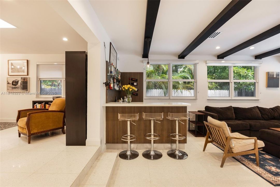 Недавно продано: $1,849,000 (4 спален, 3 ванн, 2614 Квадратных фут)