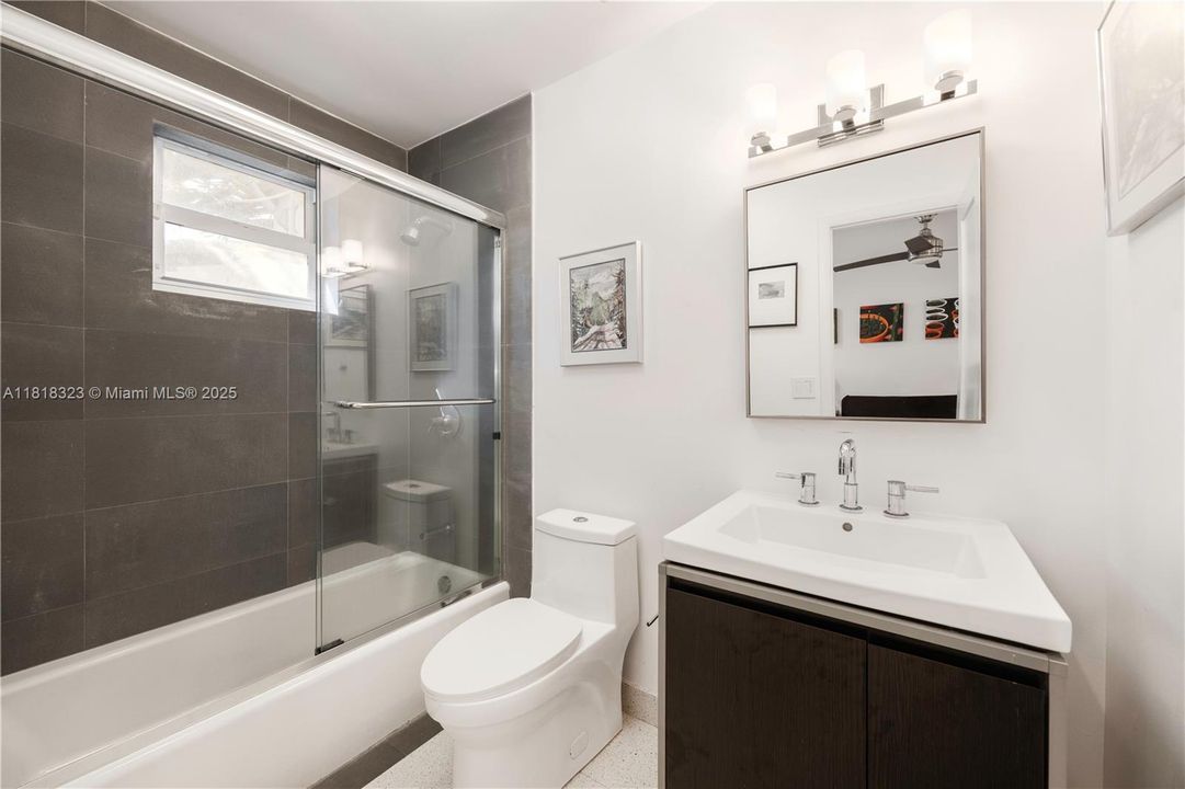 Недавно продано: $1,849,000 (4 спален, 3 ванн, 2614 Квадратных фут)