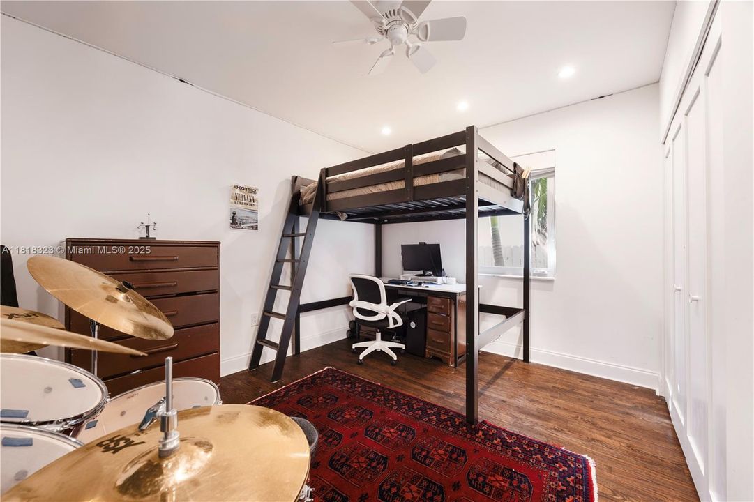 Недавно продано: $1,849,000 (4 спален, 3 ванн, 2614 Квадратных фут)