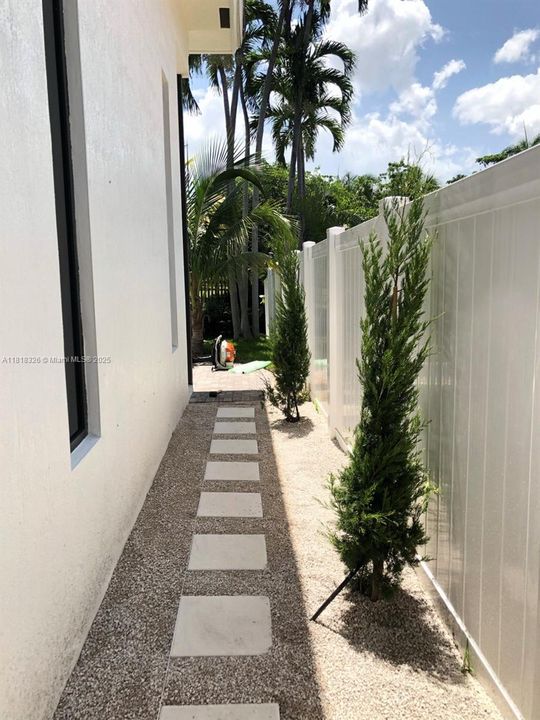 待售: $1,449,000 (4 贝兹, 3 浴室, 2214 平方英尺)