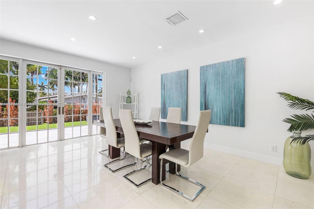 Activo con contrato: $1,850,000 (5 camas, 4 baños, 4281 Pies cuadrados)