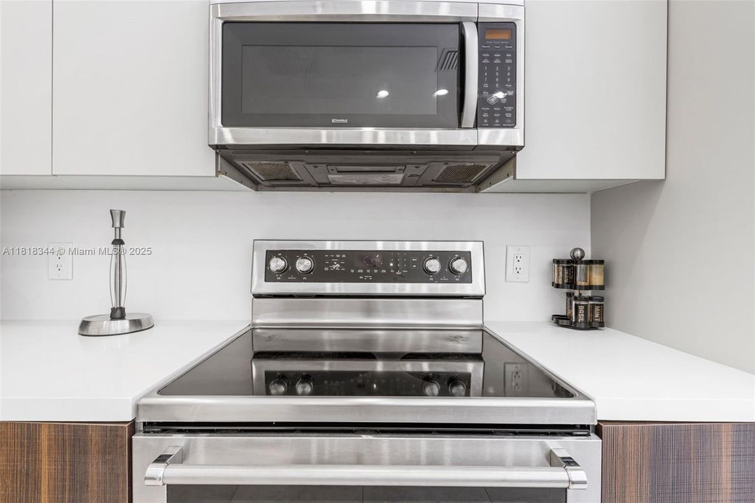 Activo con contrato: $1,850,000 (5 camas, 4 baños, 4281 Pies cuadrados)