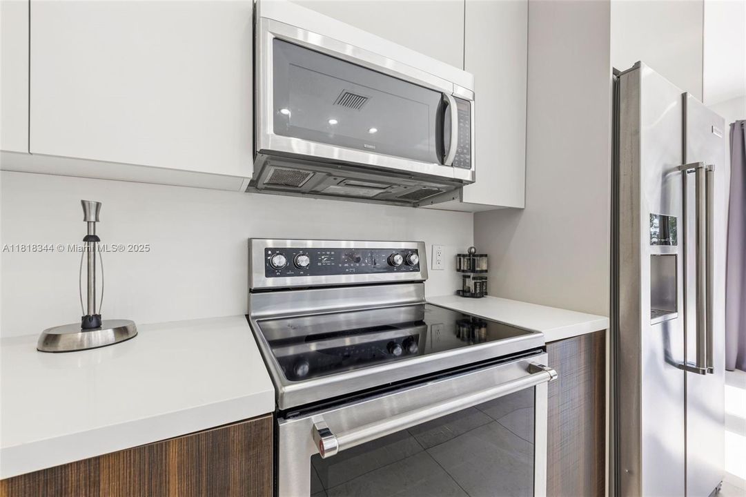 Activo con contrato: $1,850,000 (5 camas, 4 baños, 4281 Pies cuadrados)