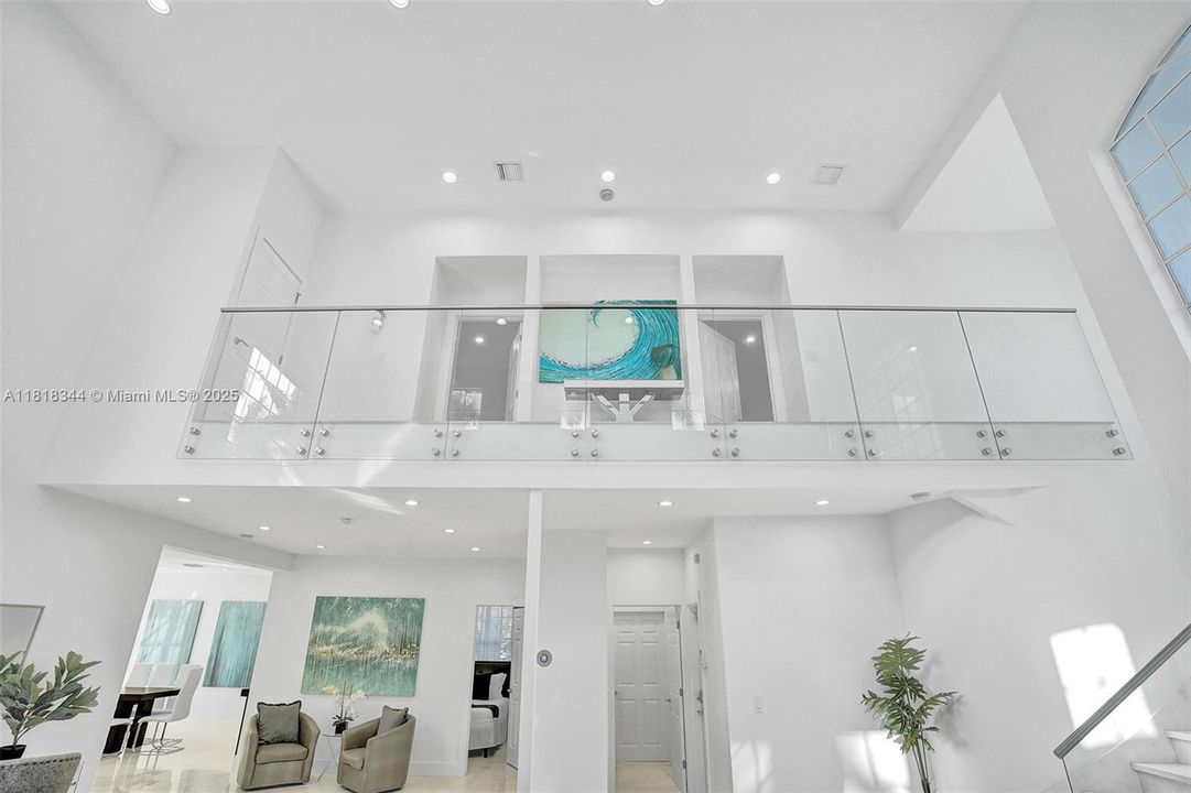 Activo con contrato: $1,850,000 (5 camas, 4 baños, 4281 Pies cuadrados)