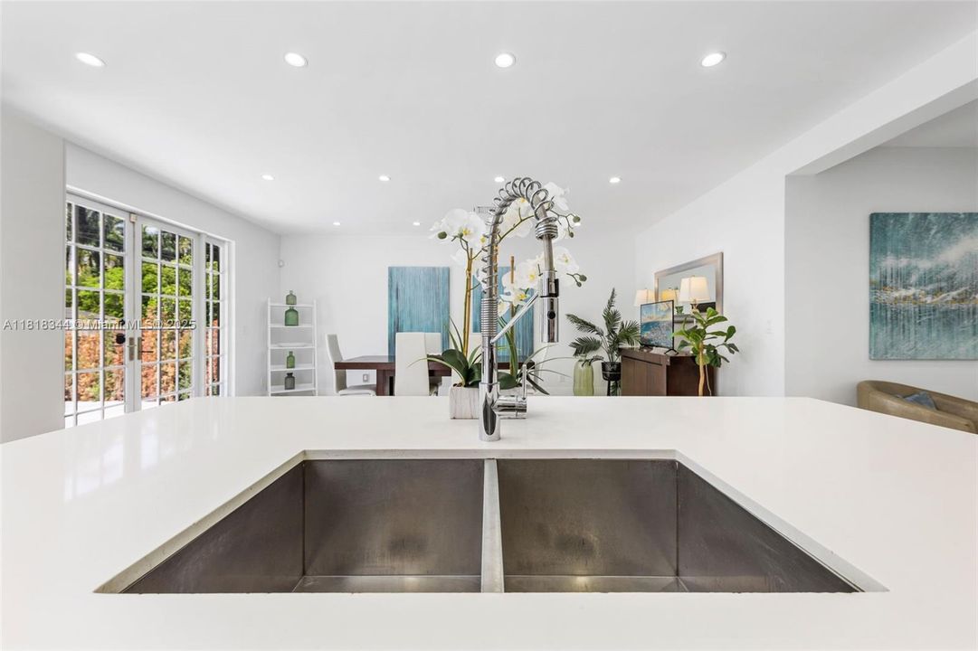 Activo con contrato: $1,850,000 (5 camas, 4 baños, 4281 Pies cuadrados)