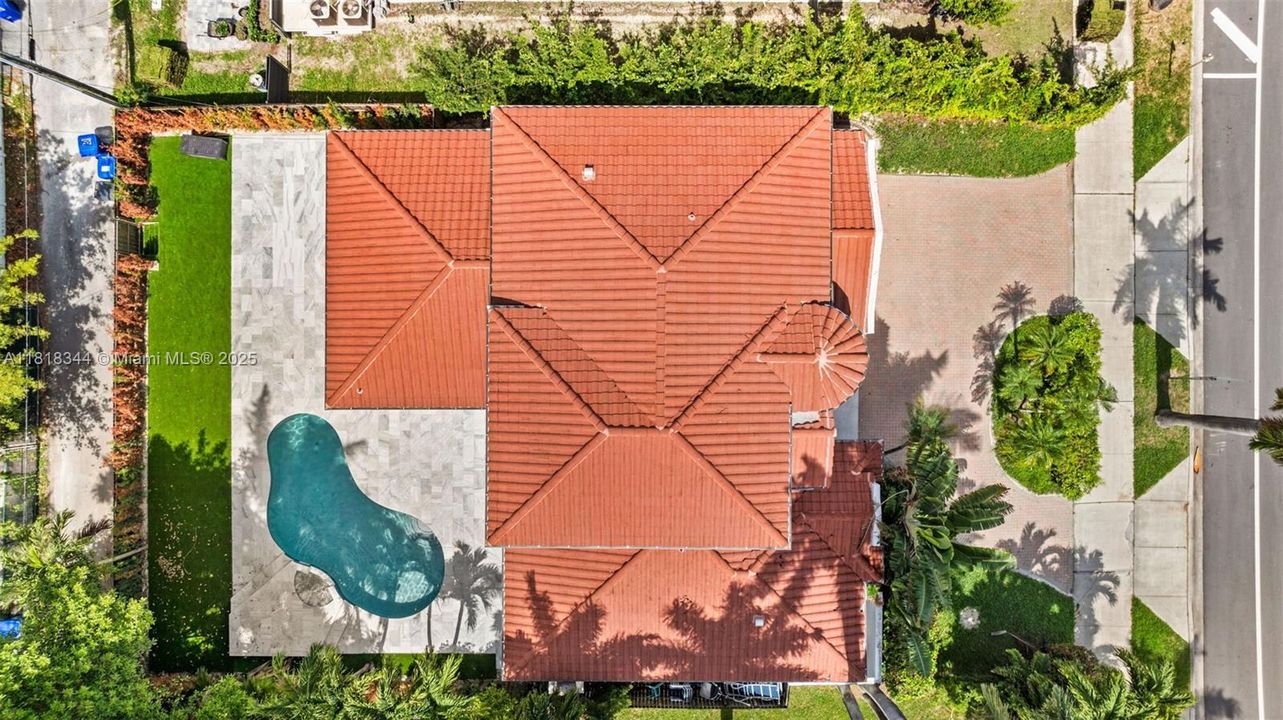 Activo con contrato: $1,850,000 (5 camas, 4 baños, 4281 Pies cuadrados)