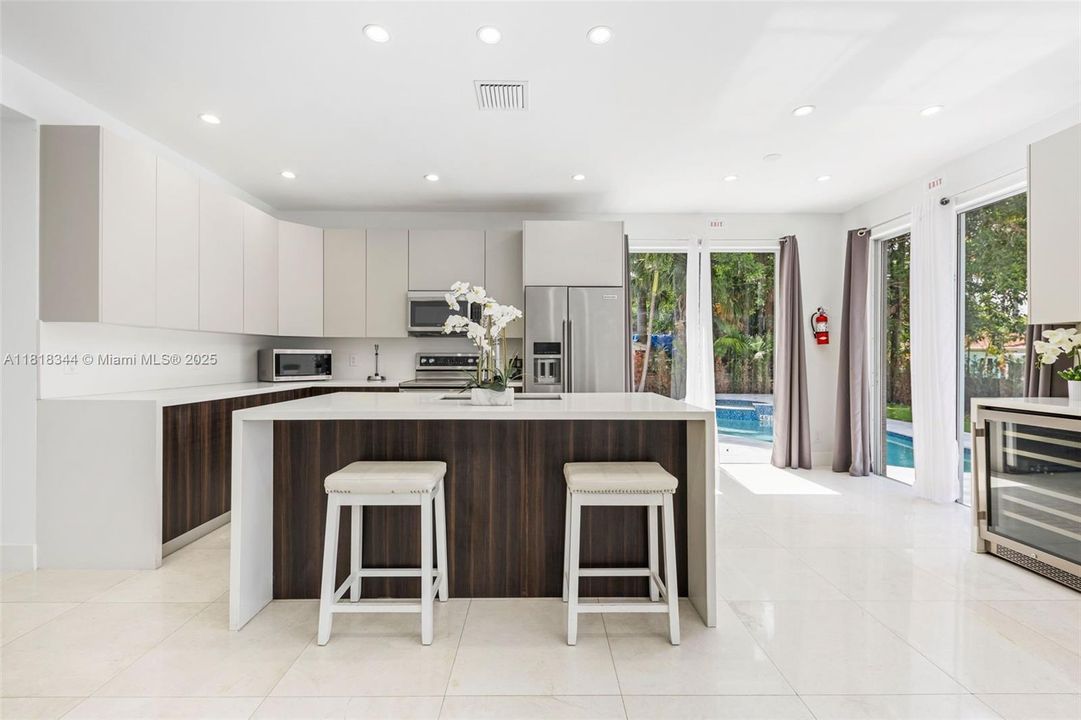 Activo con contrato: $1,850,000 (5 camas, 4 baños, 4281 Pies cuadrados)