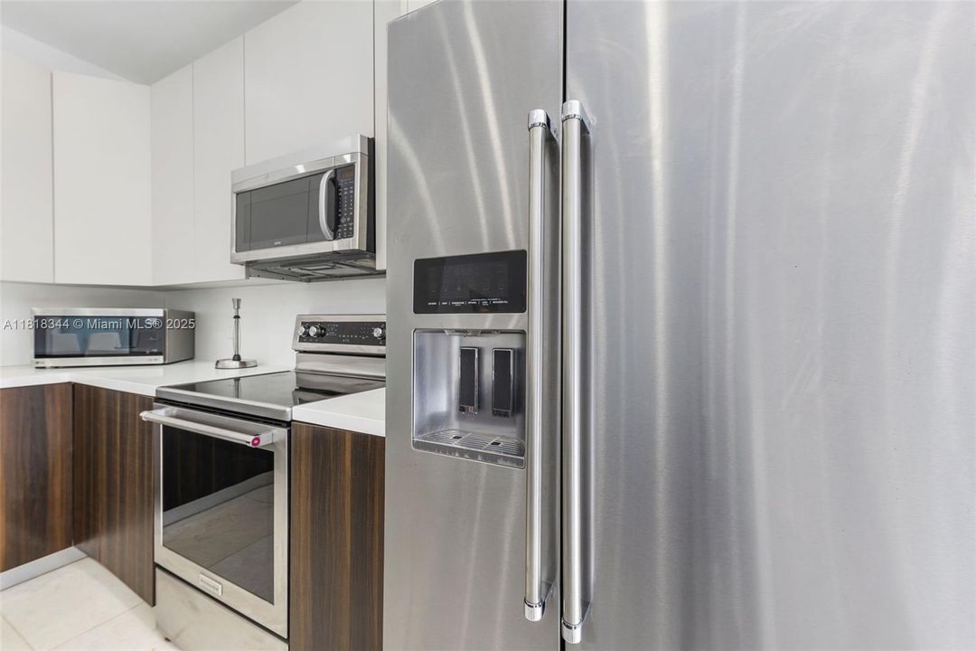 Activo con contrato: $1,850,000 (5 camas, 4 baños, 4281 Pies cuadrados)