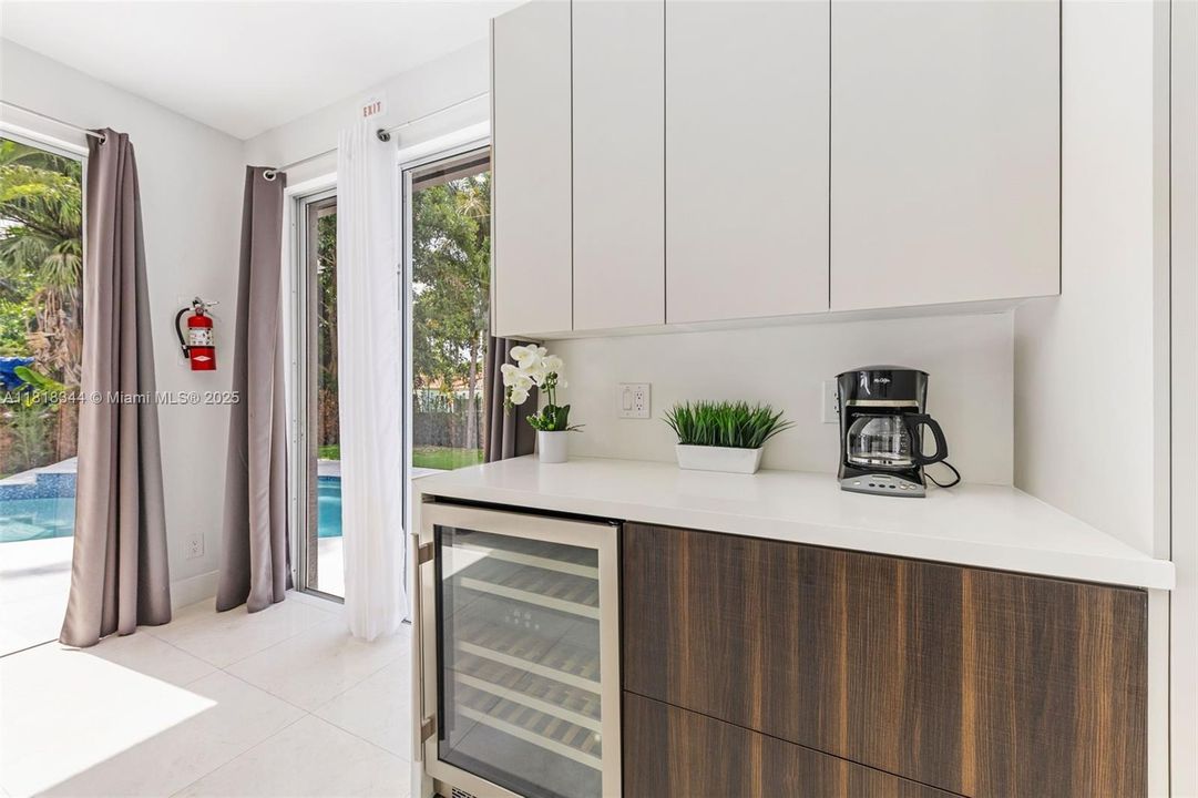 Activo con contrato: $1,850,000 (5 camas, 4 baños, 4281 Pies cuadrados)