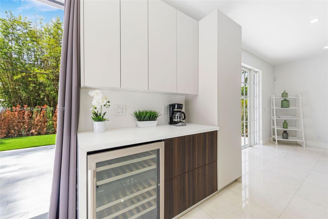 Activo con contrato: $1,850,000 (5 camas, 4 baños, 4281 Pies cuadrados)