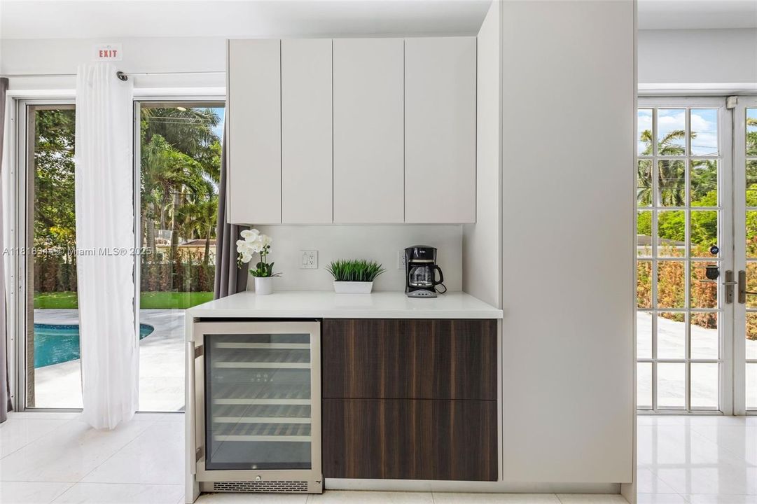 Activo con contrato: $1,850,000 (5 camas, 4 baños, 4281 Pies cuadrados)