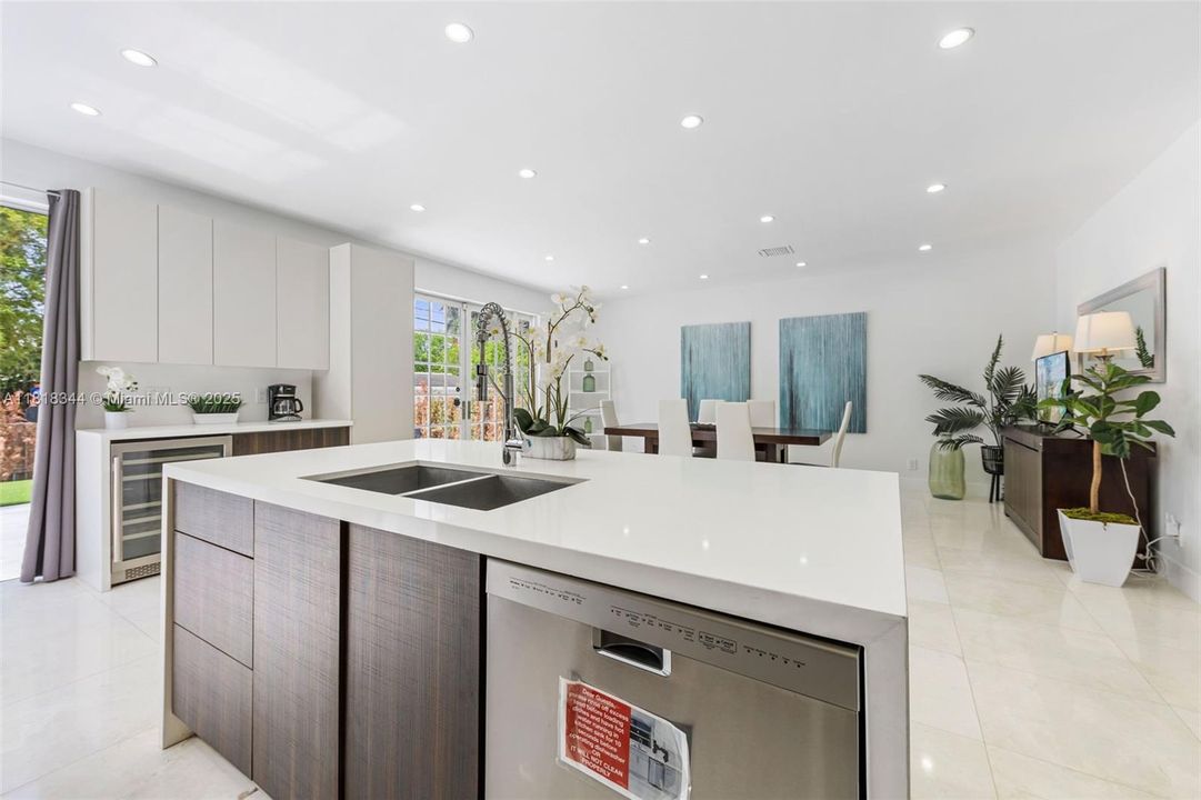 Activo con contrato: $1,850,000 (5 camas, 4 baños, 4281 Pies cuadrados)