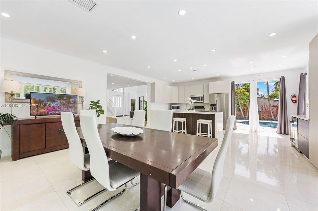 Activo con contrato: $1,850,000 (5 camas, 4 baños, 4281 Pies cuadrados)