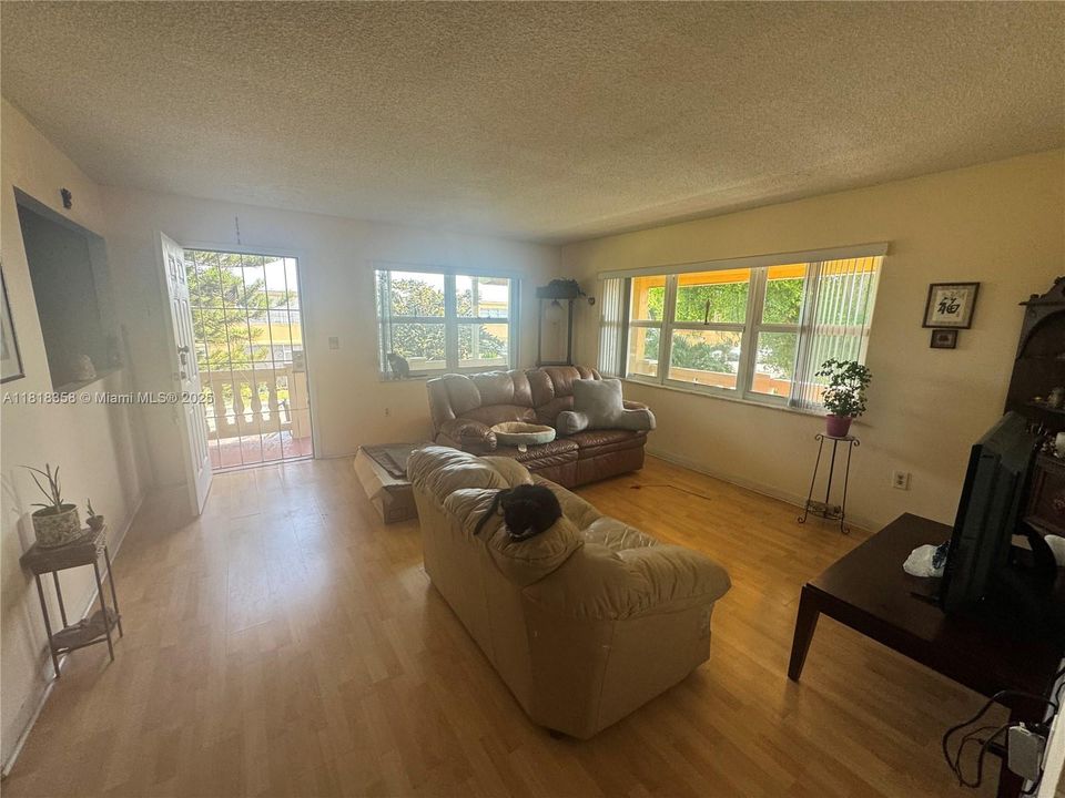 En Venta: $180,000 (2 camas, 2 baños, 1041 Pies cuadrados)