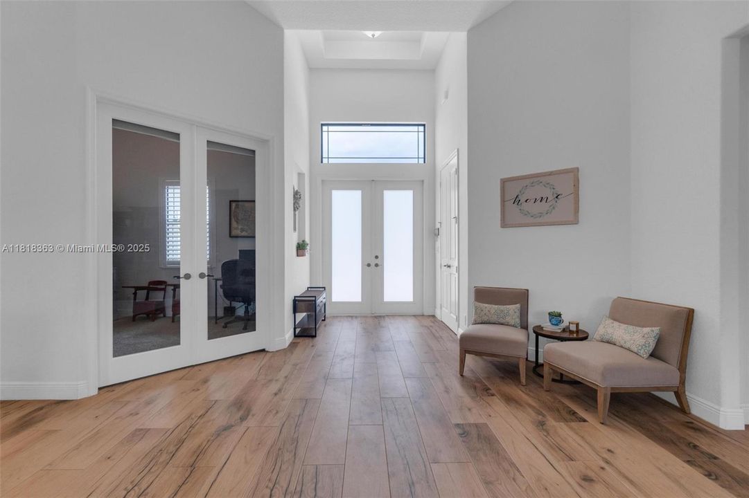 En Venta: $980,000 (5 camas, 3 baños, 2620 Pies cuadrados)