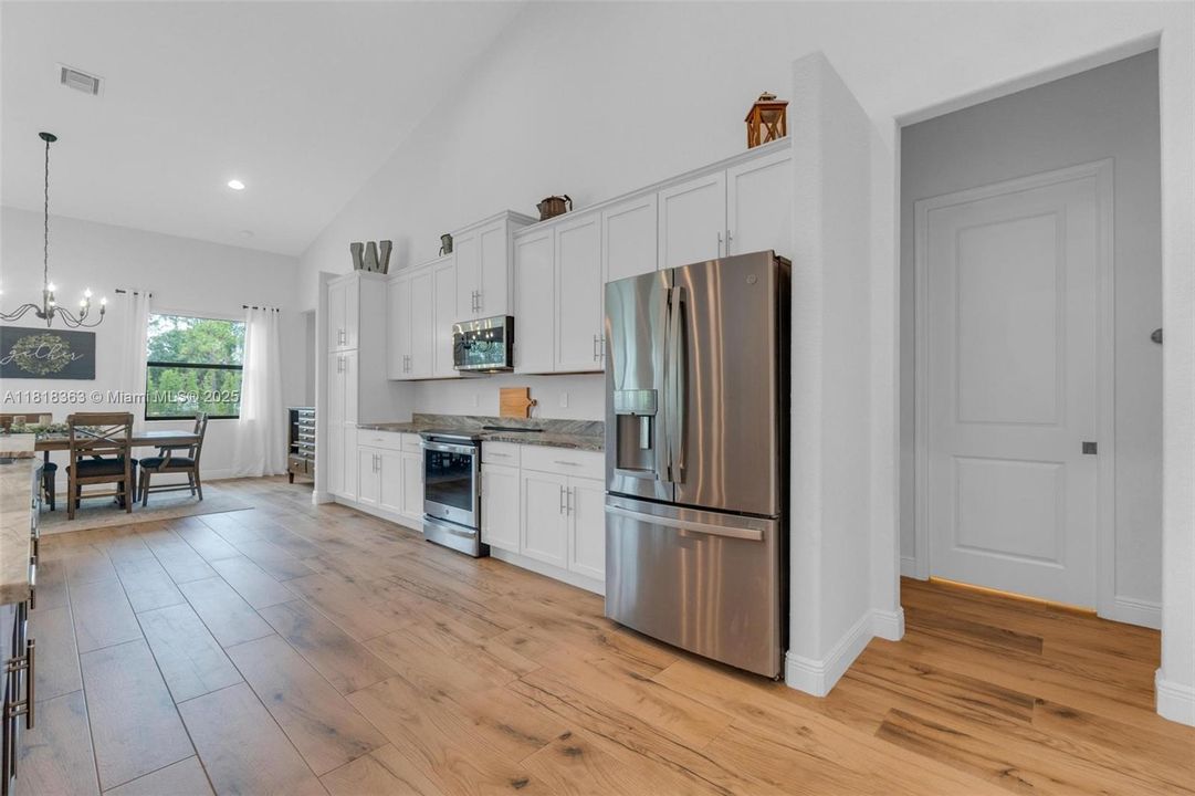 En Venta: $980,000 (5 camas, 3 baños, 2620 Pies cuadrados)