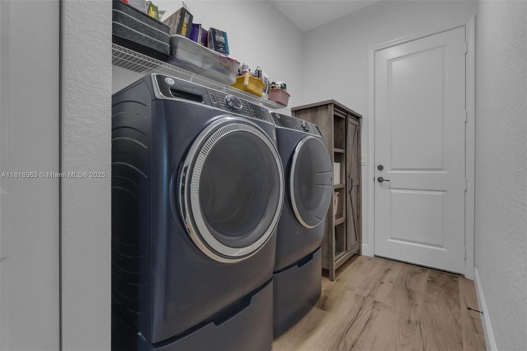 En Venta: $980,000 (5 camas, 3 baños, 2620 Pies cuadrados)