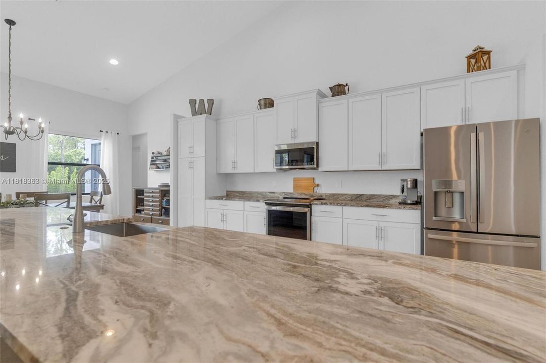 En Venta: $980,000 (5 camas, 3 baños, 2620 Pies cuadrados)