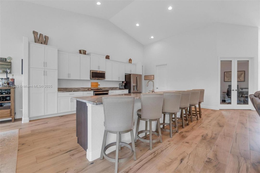 En Venta: $980,000 (5 camas, 3 baños, 2620 Pies cuadrados)