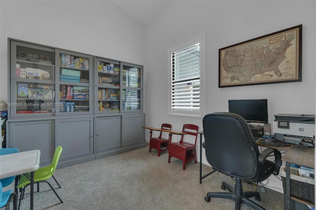 En Venta: $980,000 (5 camas, 3 baños, 2620 Pies cuadrados)