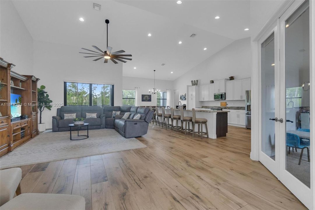 En Venta: $980,000 (5 camas, 3 baños, 2620 Pies cuadrados)