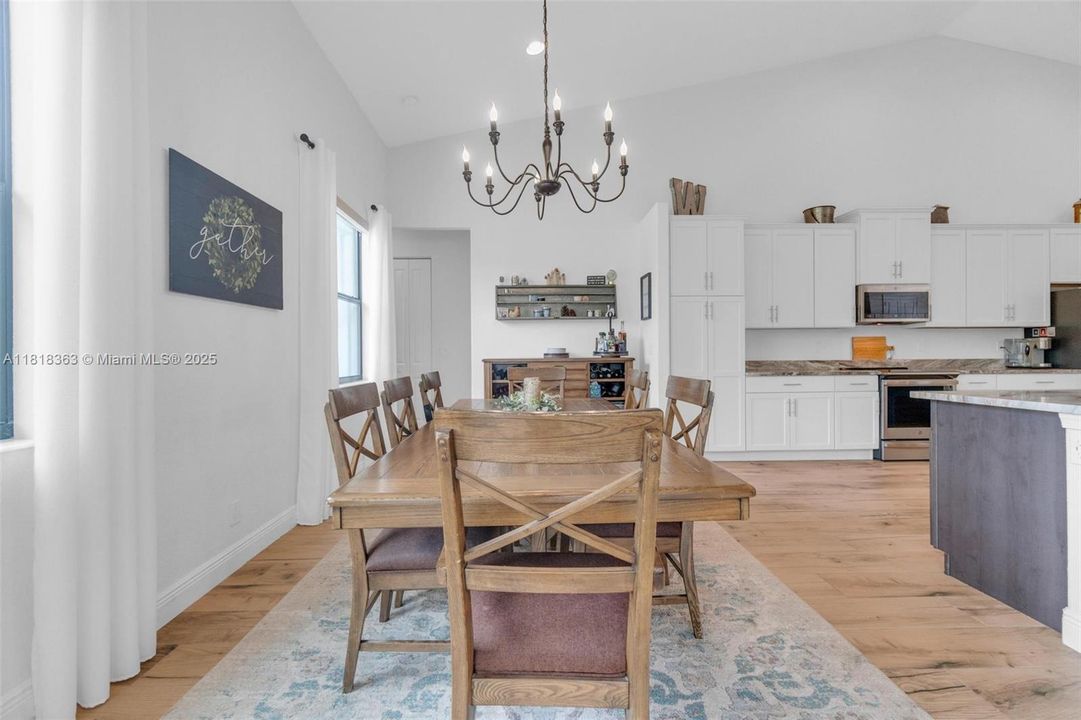 En Venta: $980,000 (5 camas, 3 baños, 2620 Pies cuadrados)