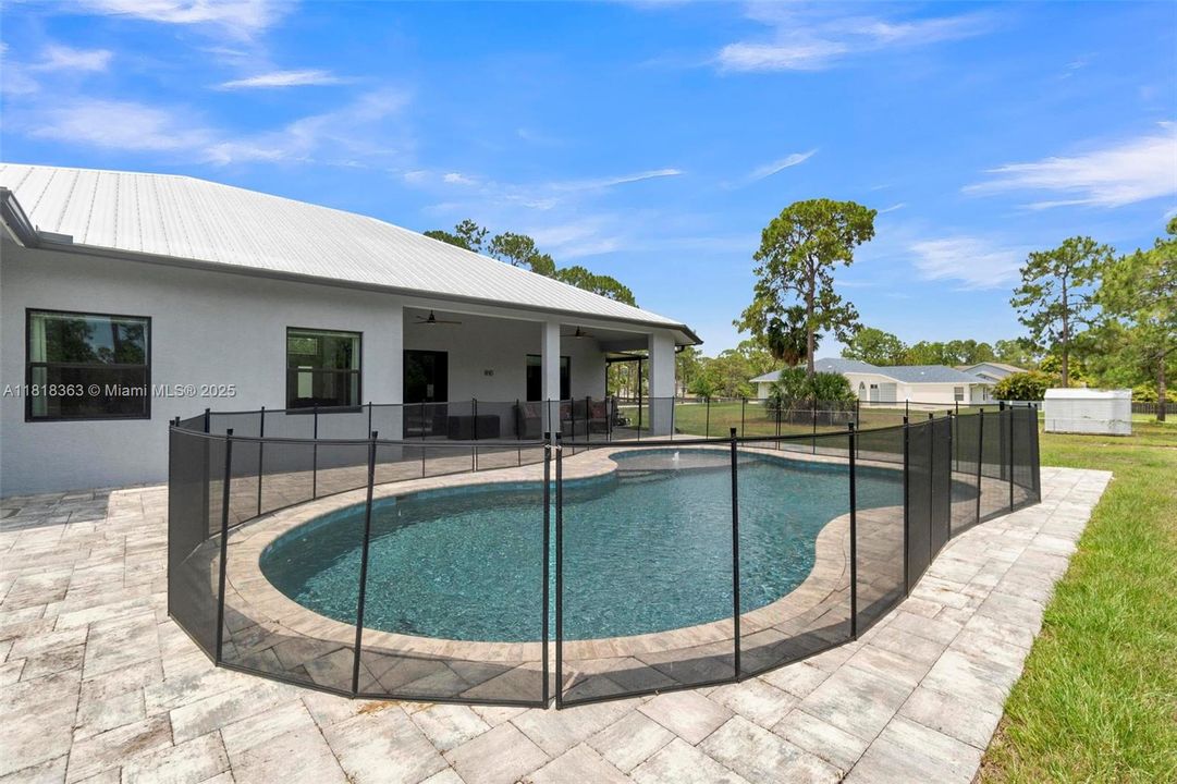 En Venta: $980,000 (5 camas, 3 baños, 2620 Pies cuadrados)