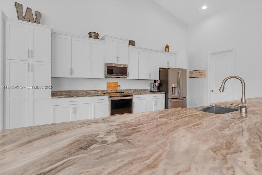 En Venta: $980,000 (5 camas, 3 baños, 2620 Pies cuadrados)