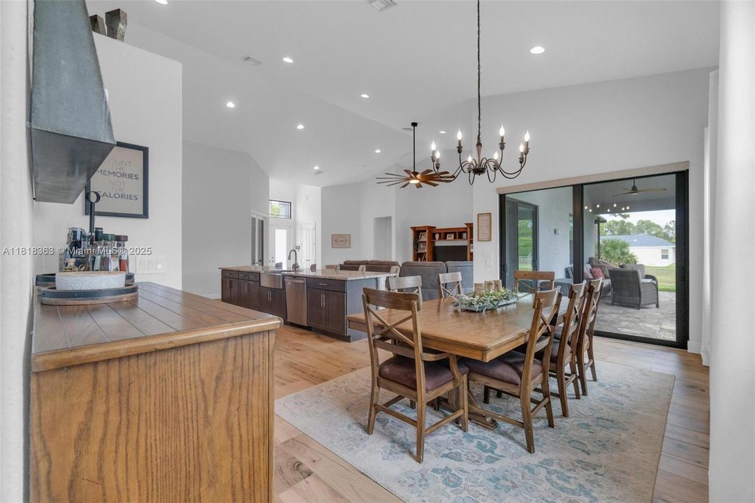 En Venta: $980,000 (5 camas, 3 baños, 2620 Pies cuadrados)