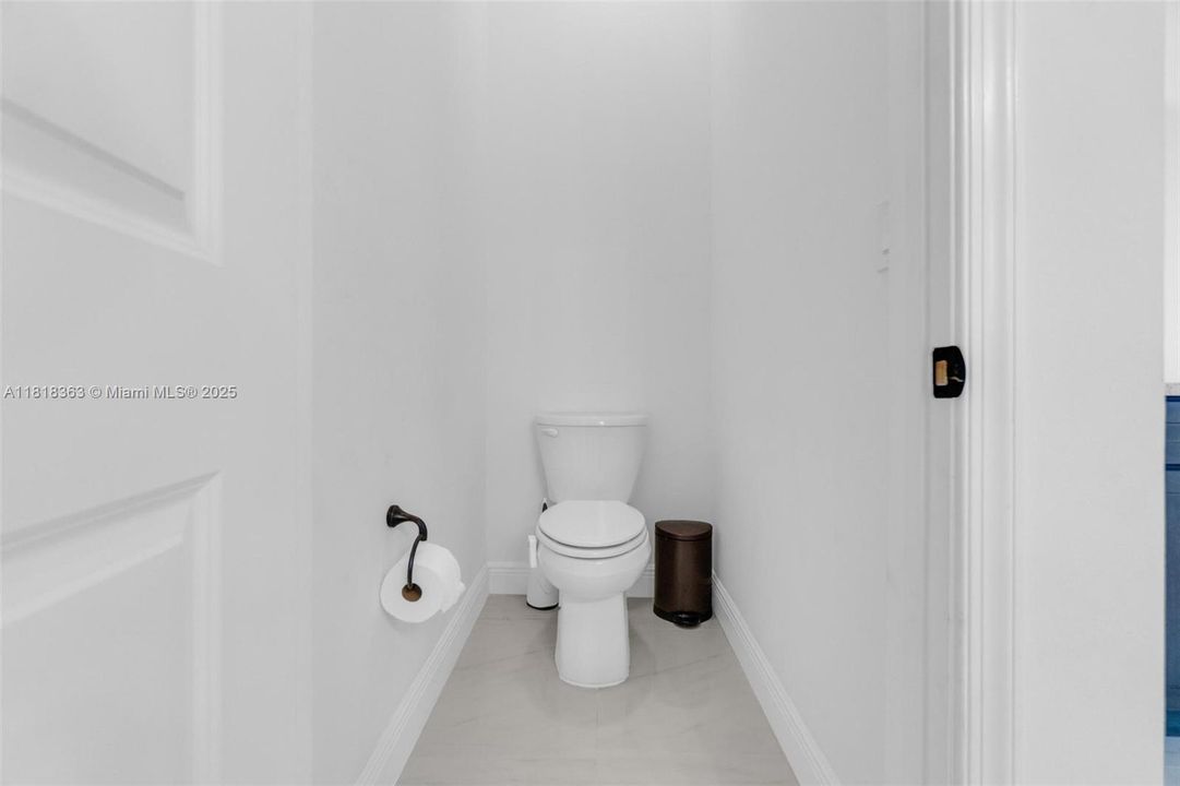 En Venta: $980,000 (5 camas, 3 baños, 2620 Pies cuadrados)