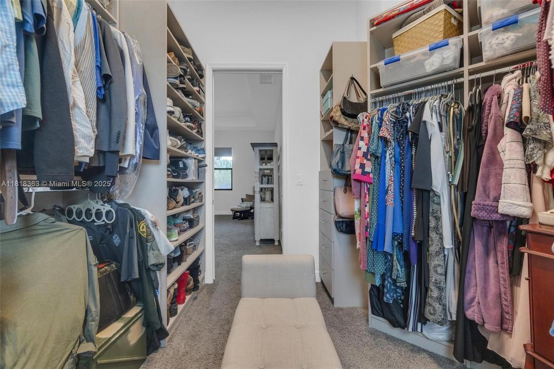 En Venta: $980,000 (5 camas, 3 baños, 2620 Pies cuadrados)