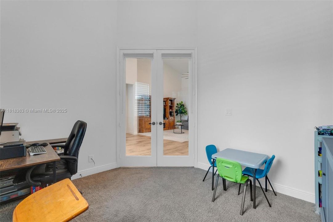 En Venta: $980,000 (5 camas, 3 baños, 2620 Pies cuadrados)