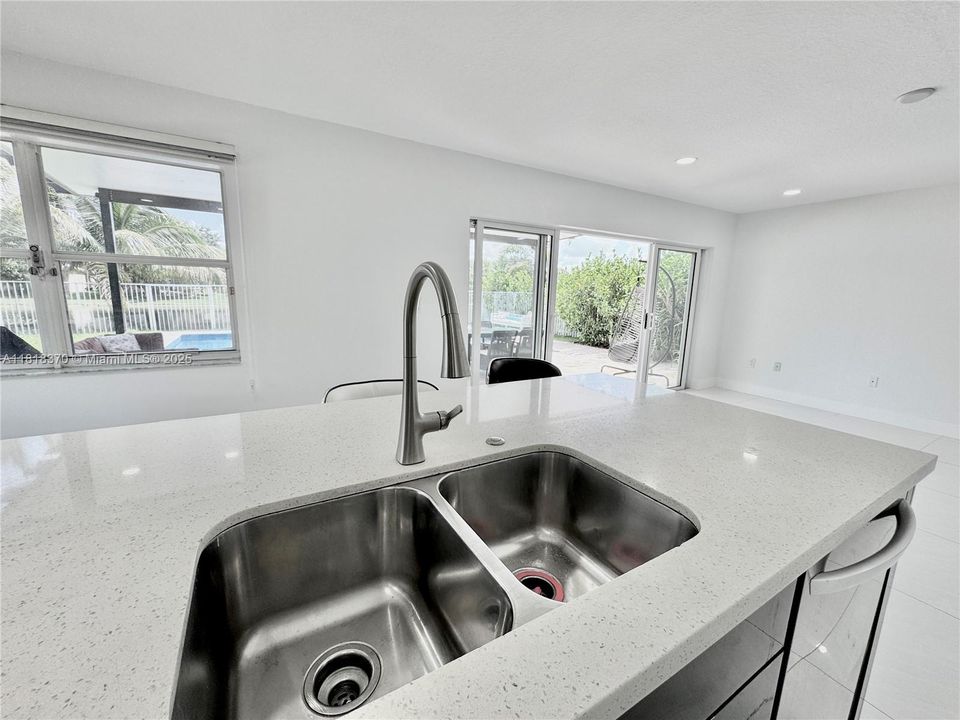 最近租的: $7,000 (4 贝兹, 3 浴室, 3120 平方英尺)