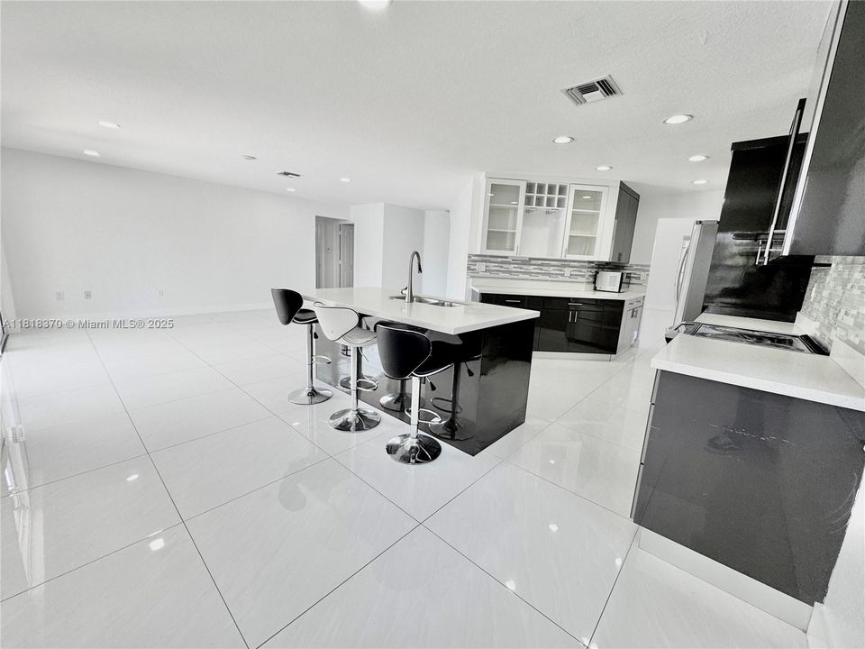 最近租的: $7,000 (4 贝兹, 3 浴室, 3120 平方英尺)