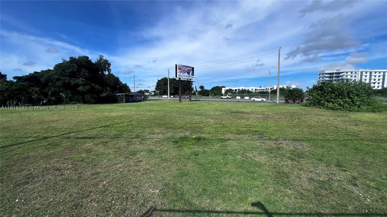 待售: $6,500,000 (1.10 acres)