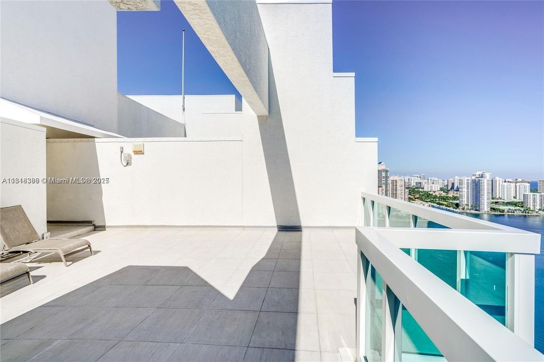 待售: $2,250,000 (3 贝兹, 3 浴室, 3400 平方英尺)