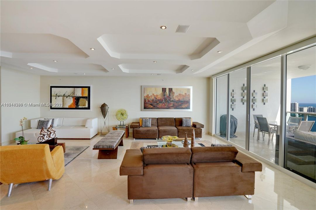 待售: $2,250,000 (3 贝兹, 3 浴室, 3400 平方英尺)