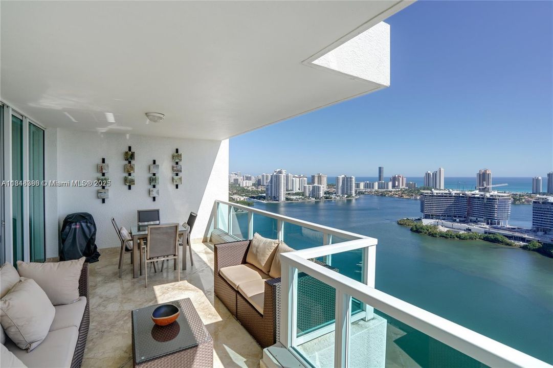 待售: $2,250,000 (3 贝兹, 3 浴室, 3400 平方英尺)