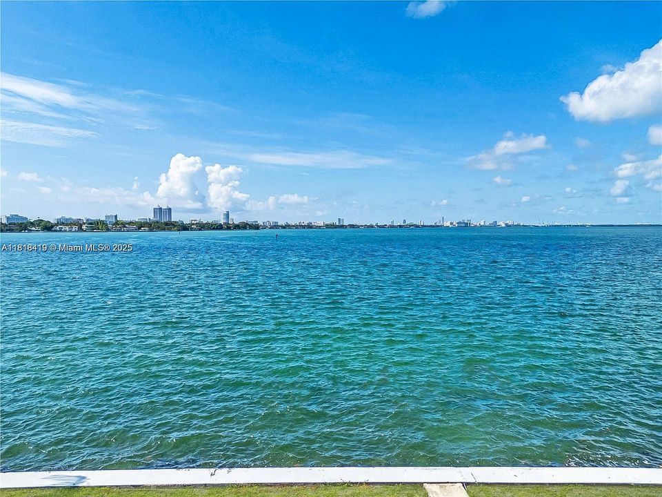 Active With Contract: $9,500,000 (5 beds, 3 baths, 4386 Square Feet)