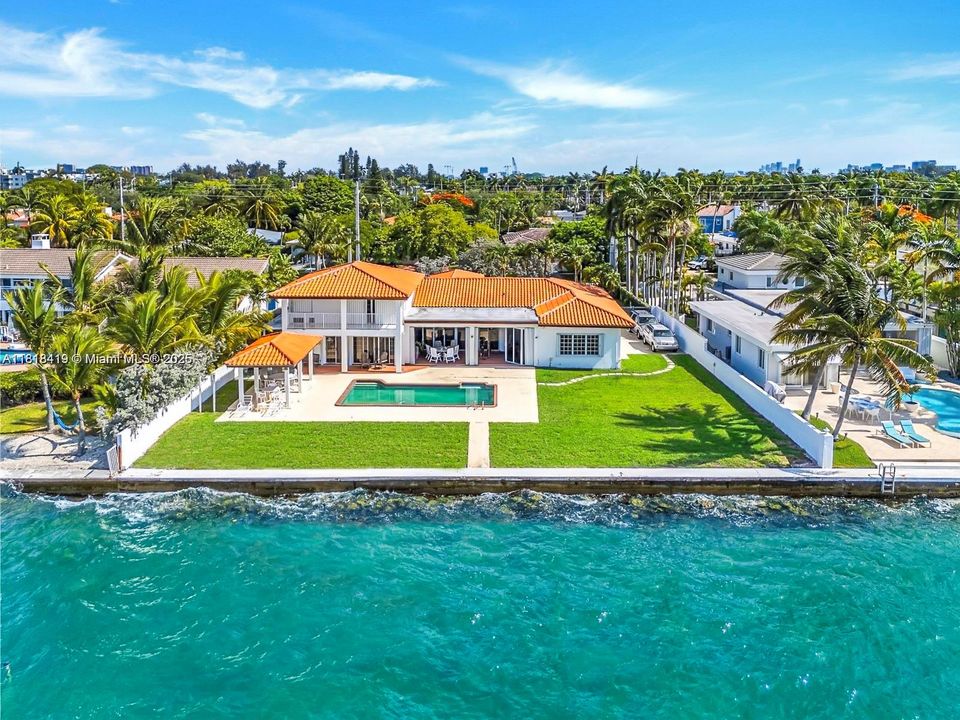 Active With Contract: $9,500,000 (5 beds, 3 baths, 4386 Square Feet)