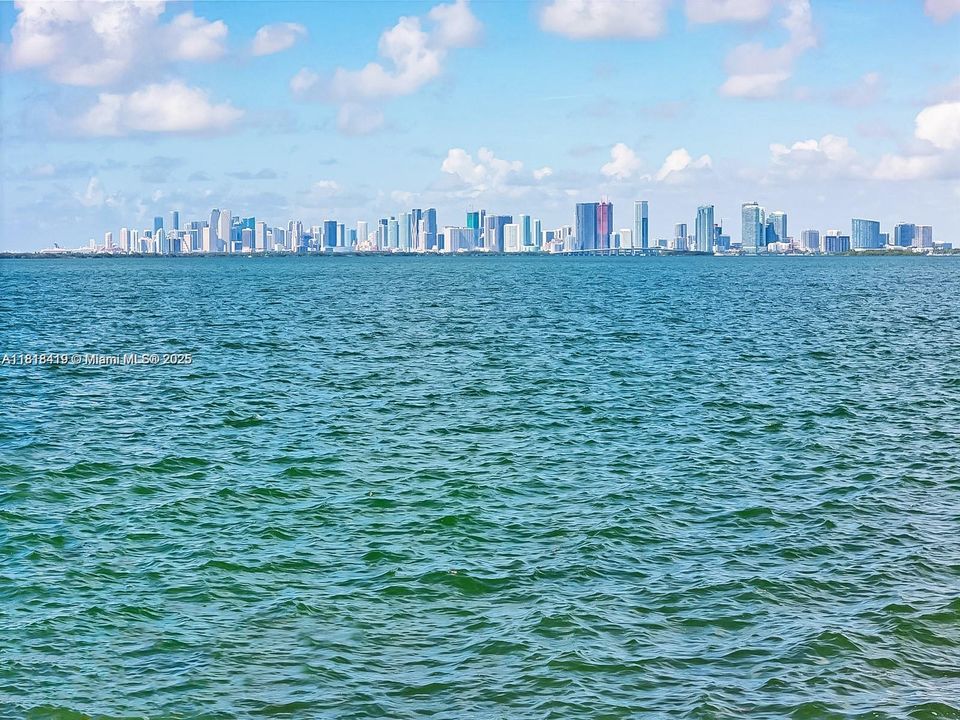 Active With Contract: $9,500,000 (5 beds, 3 baths, 4386 Square Feet)