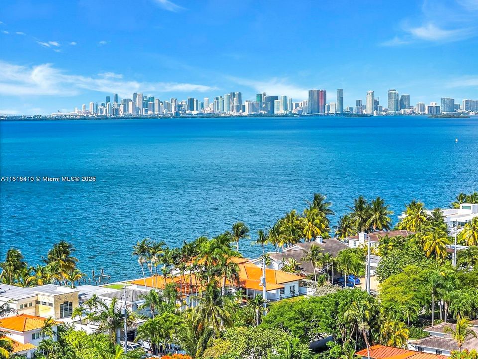 Active With Contract: $9,500,000 (5 beds, 3 baths, 4386 Square Feet)