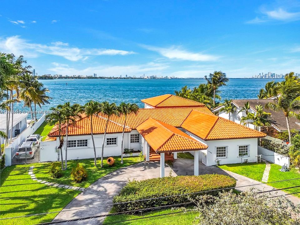 Active With Contract: $9,500,000 (5 beds, 3 baths, 4386 Square Feet)