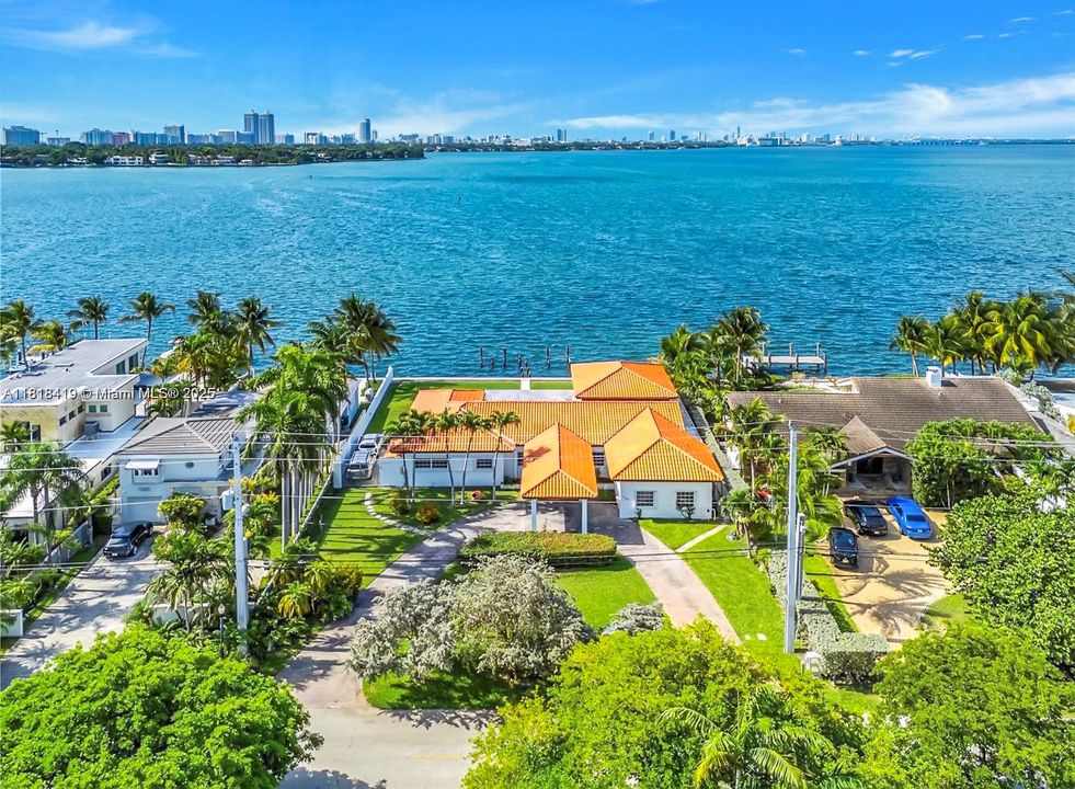 Active With Contract: $9,500,000 (5 beds, 3 baths, 4386 Square Feet)