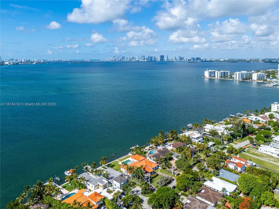 Active With Contract: $9,500,000 (5 beds, 3 baths, 4386 Square Feet)