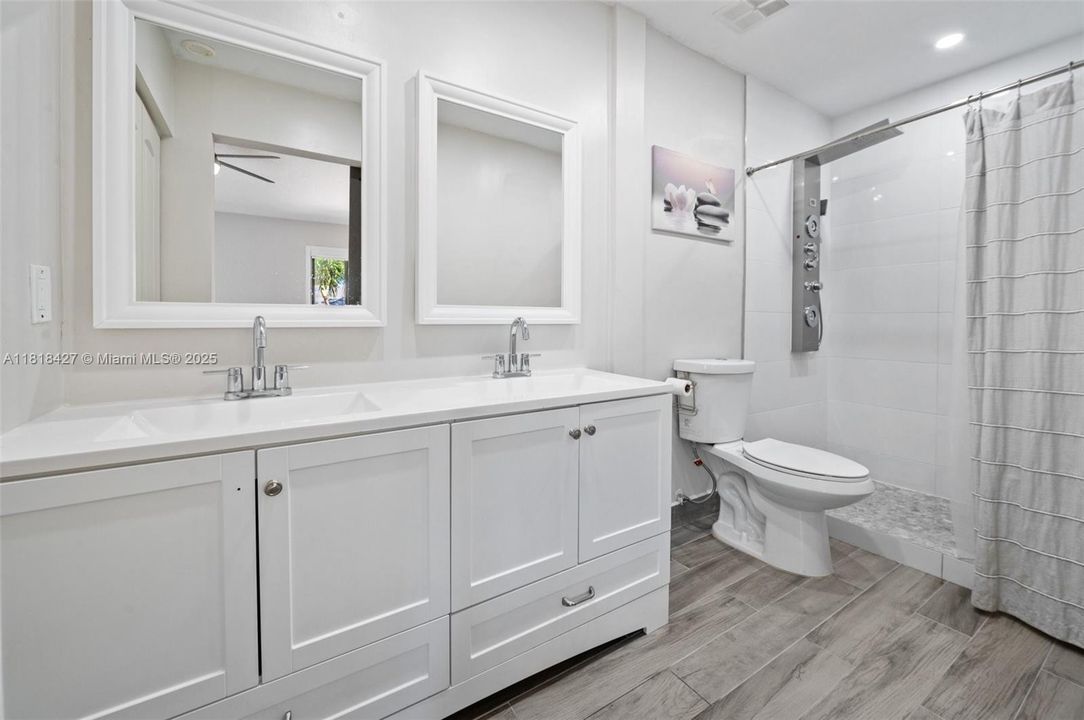 Recently Sold: $680,000 (4 beds, 2 baths, 1808 Square Feet)